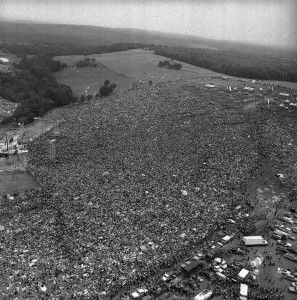 Photo légendaire du rassemblement pour le festival de Woodstock.