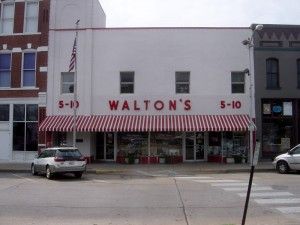 Photo de Walton's 5-10, ancêtre du Walmart Discount, premier magasin de la chaîne