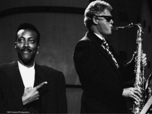 Photo Bill Clinton jouant Heartbreak Hotel au saxophone pendant la campagne de 1992. Prix Pulitzer pour Maraniss en 1993
